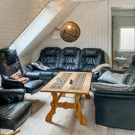 Nyaraló 4 Bedroom Beautiful Home In Ebeltoft *