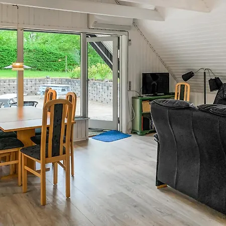 4 Bedroom Beautiful Home In Ebeltoft *