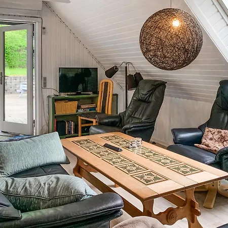Nyaraló 4 Bedroom Beautiful Home In Ebeltoft *